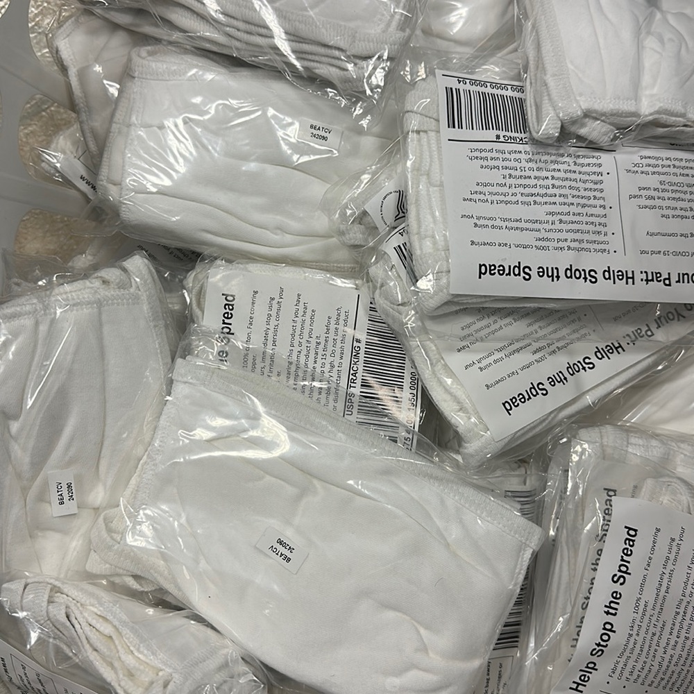 200 plain white mask in packs of 5